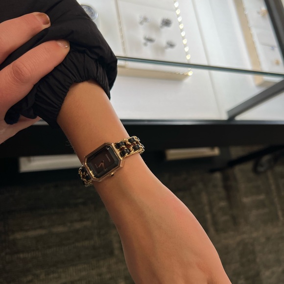 CHANEL Premiere Quartz Watch in Gold - Picture 5 of 6